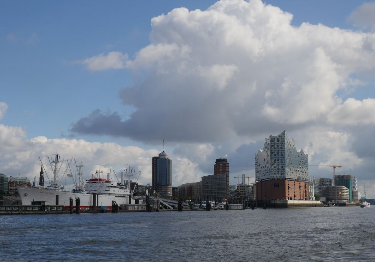 Vue sur l'Elbphilarmonie depuis le bateau-bus